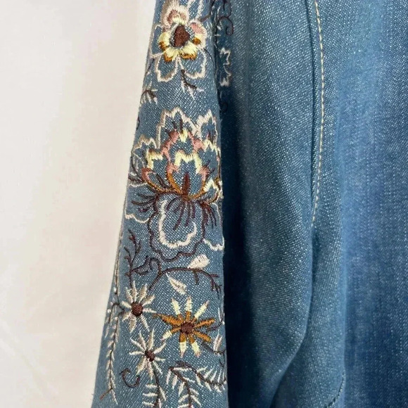 Coldwater Creek Size Medium Denim Floral Embroidered Jacket Casual - Picture 9 of 13